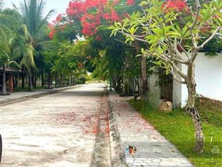Siêu phẩm giáng hương bán lô cặp chỉ 16 tr/m2~ 4tỷ448(dt 278m2)
 nằm trên đường hoa phượng