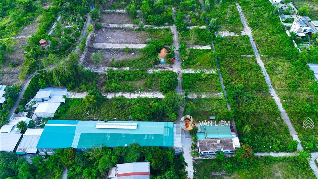 Bán đất phước hạ  phước đồng  gần đường thái khang  hướng tây nam  đường bê tông 6m trước sau