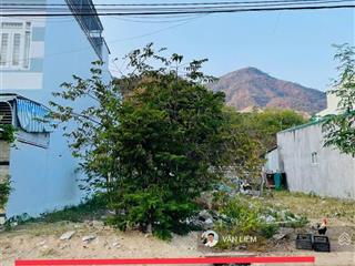 Lô cặp đường triệu quang phục hướng biển  vĩnh hoà
 diện tích  148m2 ( ngang 8m )
 khu vực cao