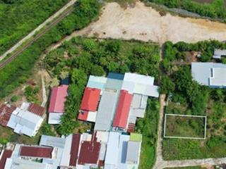 Đất gần bờ kè sông tắc  tây nha trang
 diện tích  200m2 ( ngang 10.5m )sau qh còn 166m2
 đường