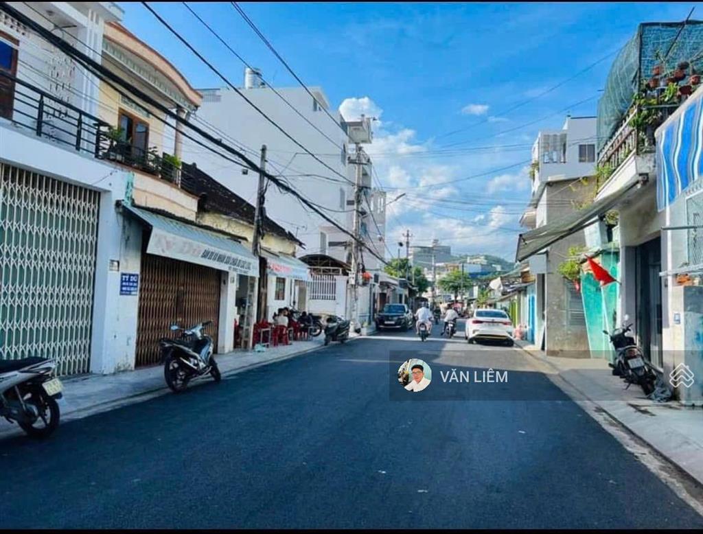 Đất đường nguyễn thái học ngay chợ đầm diện tích 86m2 ( ngang 5.6m ). hướng đông