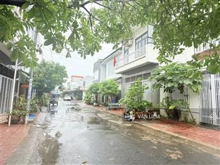 Bán lô đất hòn rớ mặt tiền đường sơn ca.
dt 85,4m2 ngang 5,5m
hướng chính nam
đường nhựa rộng 10