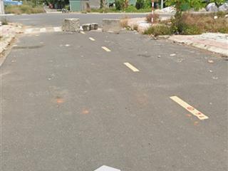 Đất tđc ngọc hiệp đường nhựa rộng 16m
 diện tích 99m2 ( ngang 4.5m ) 