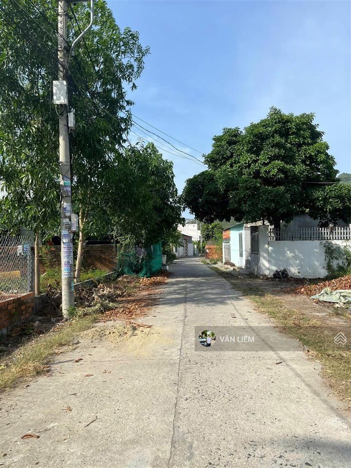 Bán lô đất 160m2 full thổ cư mặt tiền la văn cầu  phước đồng  nha trang
 diện tích 160m2 ngang 8