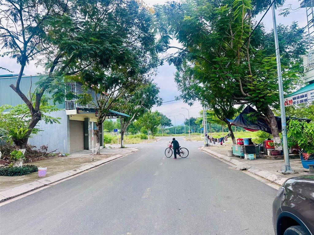 Bán đất mặt tiền đường 17.5m tđc hòn rớ 2 nhánh sông 
diện tích  75m2 ngang 5m