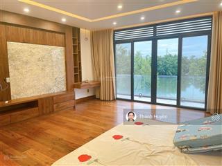 Huyền  cho thuê biệt thự lucasta full nội thất đẹp chỉ 35 tr  trục chính 20m