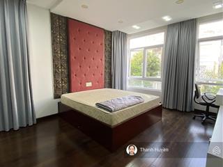 Cho thuê biệt thự villa park 10x18m 4 phòng full nội thất  huyền 0909 394 ***