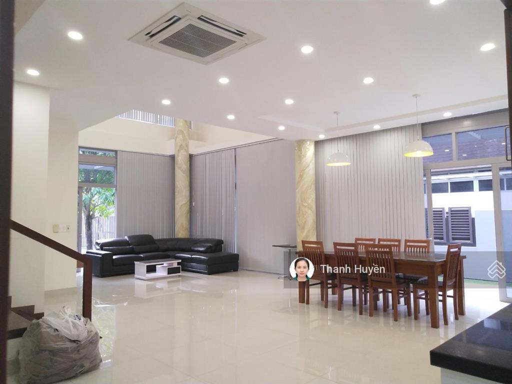 Cho thuê biệt thự riviera cove căn góc dt 500m2 trệt 2 lầu 4 phòng lớn 45 triệu  huyền 0909 394 ***