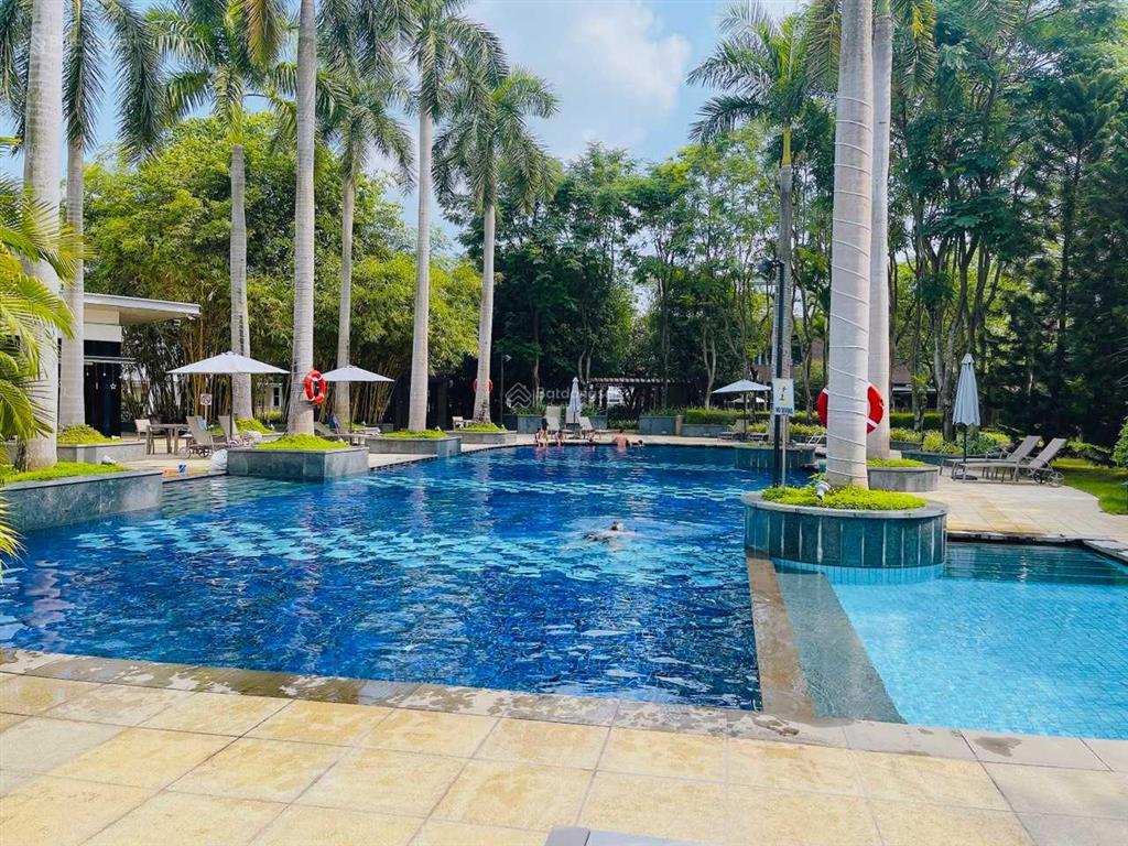 Cho thuê biệt thự riviera cove căn góc dt 500m2 trệt 2 lầu 4 phòng lớn 45 triệu  huyền 0909 394 ***