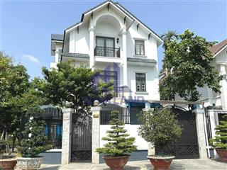 Thuê nhà trung tâm thảo điền 450m2 sân vườn hồ bơi 3 lầu 5 phòng lớn sàn gỗ để ở, văn phòng công ty
