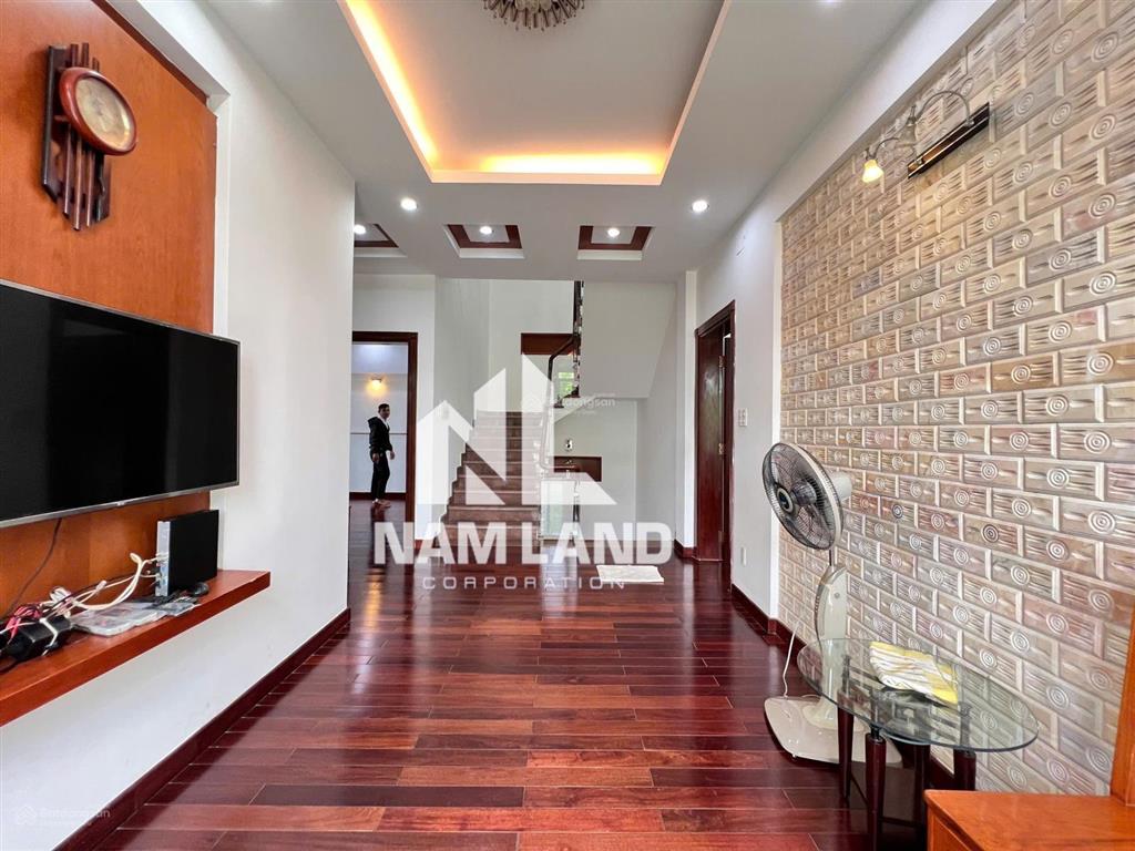 Cho thuê nhà ngang 10m có hầm 3 lầu 6 phòng ngay trung tâm đô thị mới an phú an khánh chỉ 44 triệu