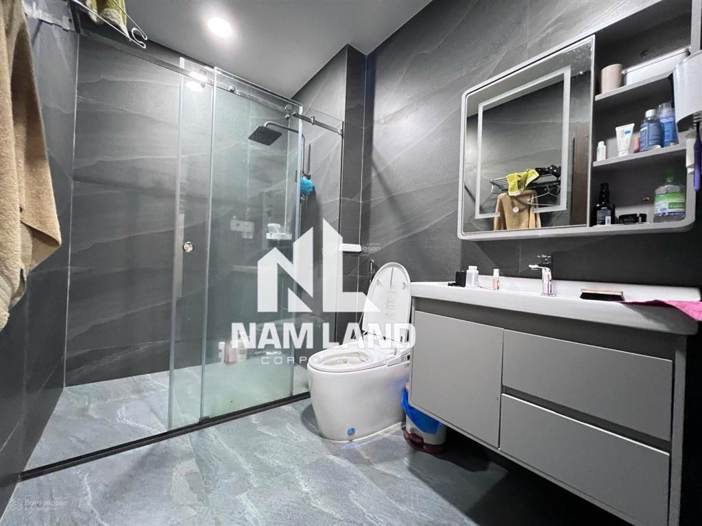 Cho thuê biệt thự thiết kế đẹp có thang máy 4 tầng 4 phòng lớn khu an ninh 24/24 ngay nguyễn hoàng