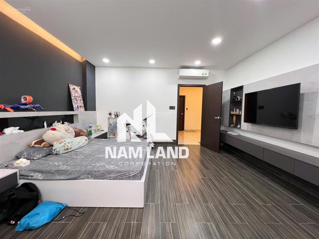 Cho thuê biệt thự thiết kế đẹp có thang máy 4 tầng 4 phòng lớn khu an ninh 24/24 ngay nguyễn hoàng