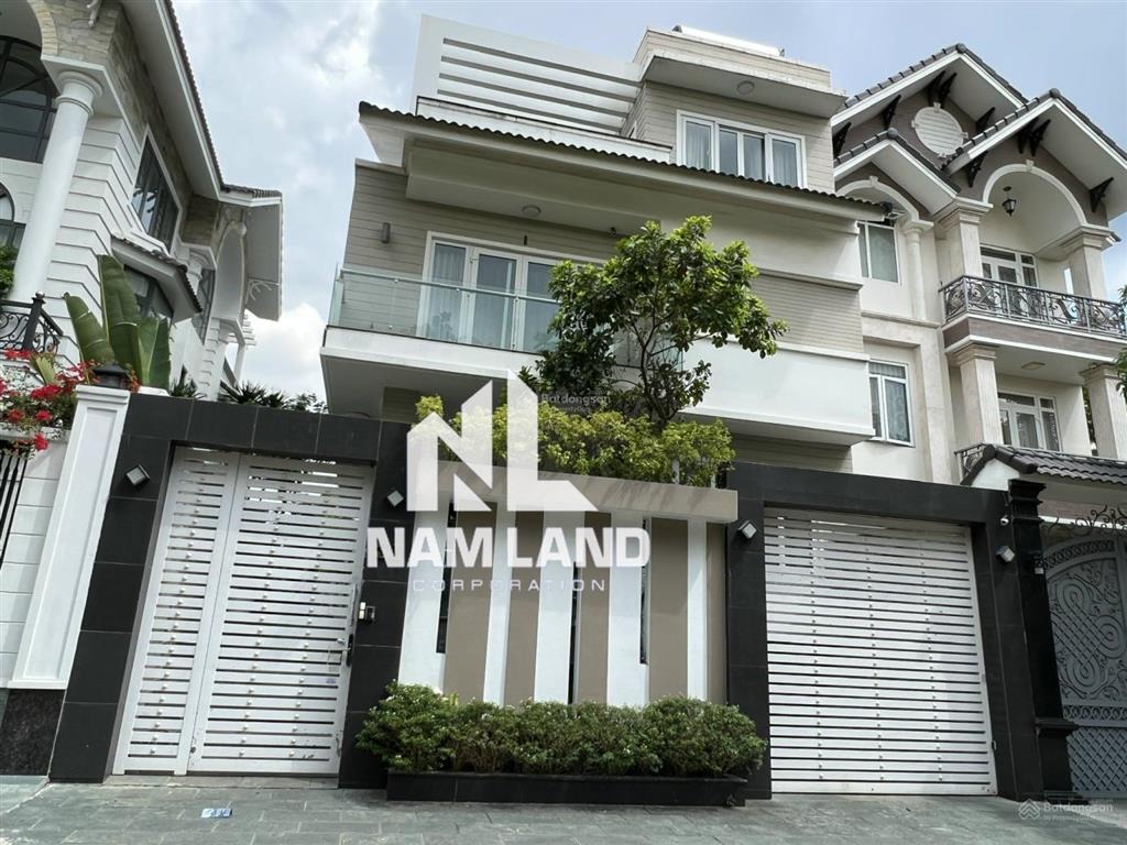 Cho thuê biệt thự thiết kế đẹp có thang máy 4 tầng 4 phòng lớn khu an ninh 24/24 ngay nguyễn hoàng