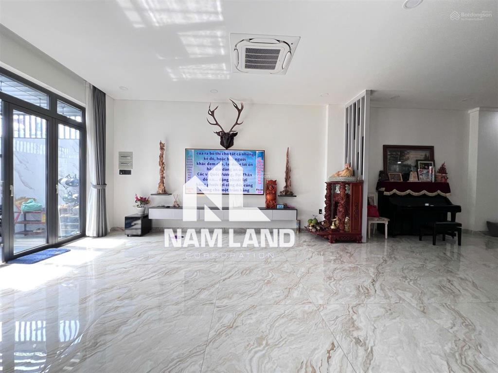 Cho thuê biệt thự thiết kế đẹp có thang máy 4 tầng 4 phòng lớn khu an ninh 24/24 ngay nguyễn hoàng