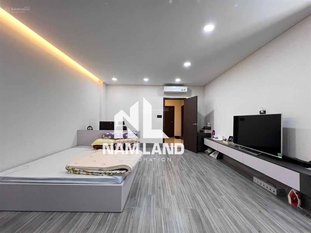 Cho thuê biệt thự thiết kế đẹp có thang máy 4 tầng 4 phòng lớn khu an ninh 24/24 ngay nguyễn hoàng
