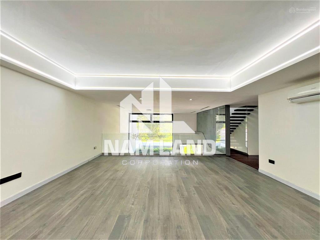 Cho thuê nguyên căn nhà 500m2 thiết kế chuẩn văn phòng kết hợp ở, phong cách cây xanh thiên nhiên