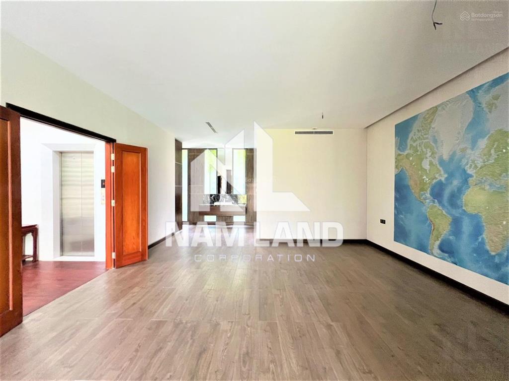 Cho thuê nguyên căn nhà 500m2 thiết kế chuẩn văn phòng kết hợp ở, phong cách cây xanh thiên nhiên