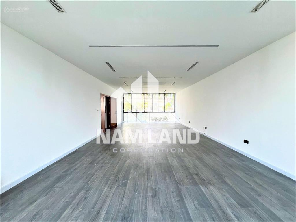 Cho thuê nguyên căn nhà 500m2 thiết kế chuẩn văn phòng kết hợp ở, phong cách cây xanh thiên nhiên