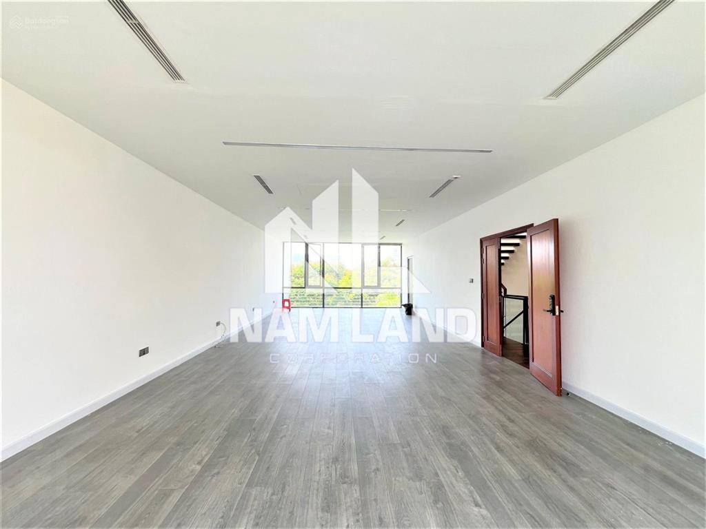 Cho thuê nguyên căn nhà 500m2 thiết kế chuẩn văn phòng kết hợp ở, phong cách cây xanh thiên nhiên