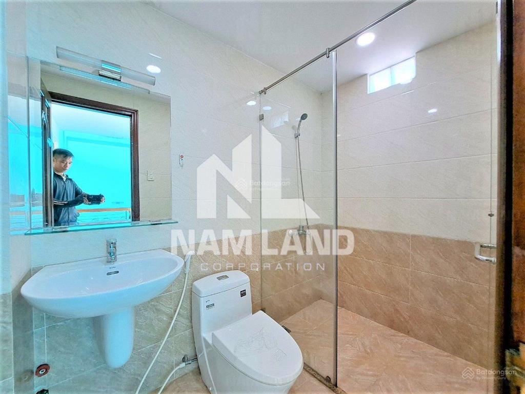 Cho thuê nhà đường tạ hiện ngay dự án hà đô hầm 3 lầu 4 phòng lớn làm văn phòng, ở gia đình