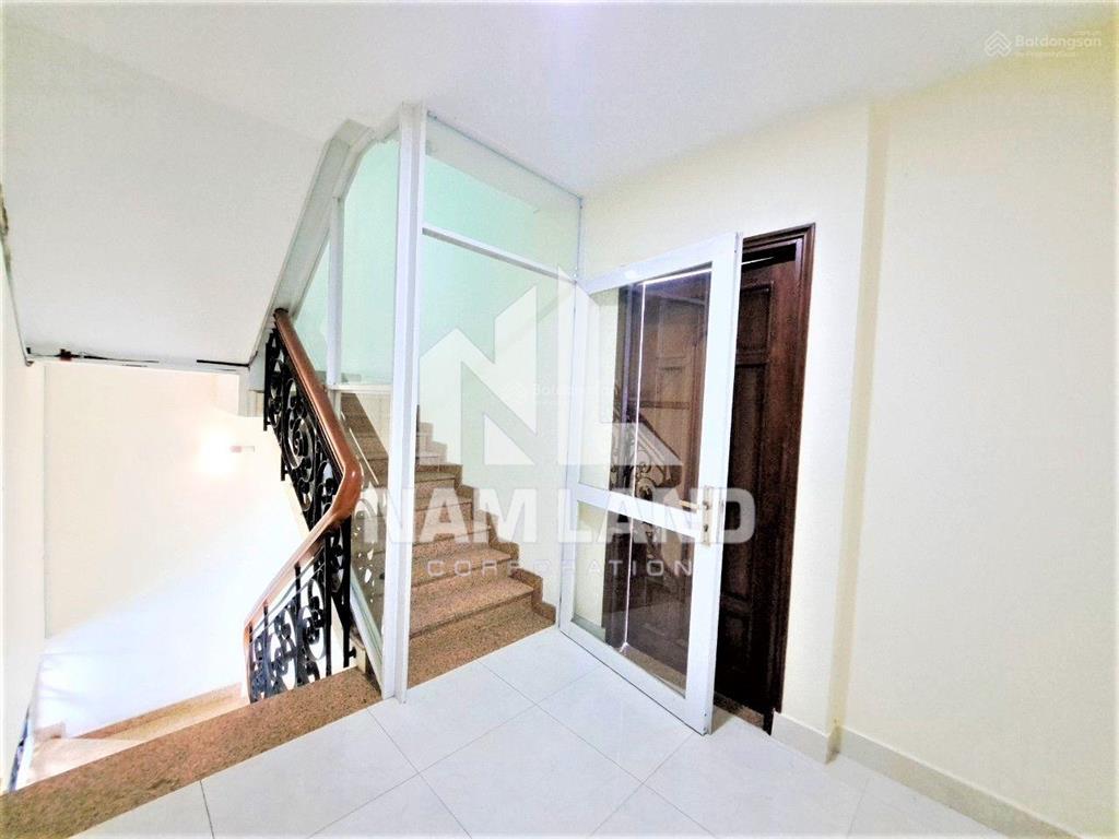 Cho thuê nhà đường tạ hiện ngay dự án hà đô hầm 3 lầu 4 phòng lớn làm văn phòng, ở gia đình
