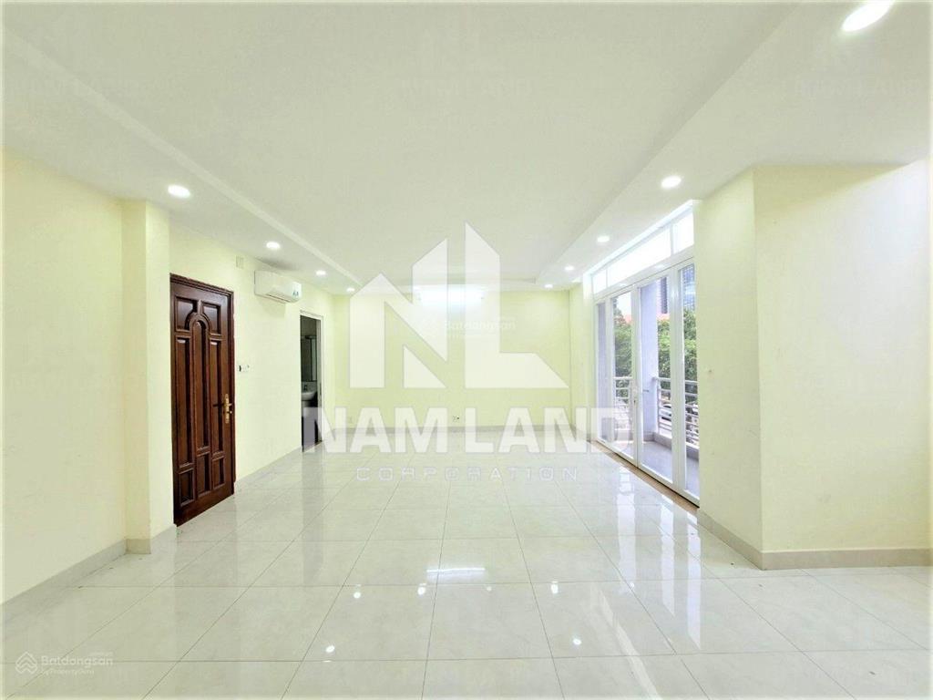 Cho thuê nhà đường tạ hiện ngay dự án hà đô hầm 3 lầu 4 phòng lớn làm văn phòng, ở gia đình