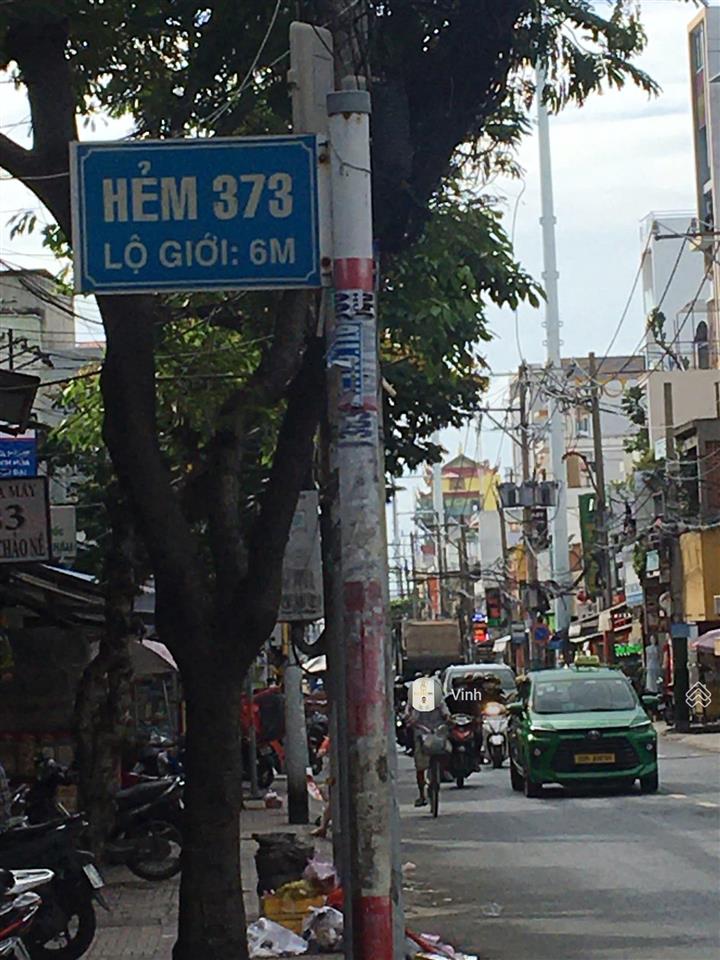 Nhà cũ tiện xây mới cách ngã 4 lạc long quân âu cơ 400m, (5.7x18) nở hậu 6m4 , 8 tỷ, hẻm 4m thông