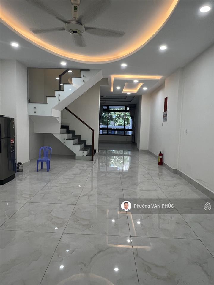 Bán nhà hoàn thiện cao cấp vạn phúc đã có sổ hồng, 5x23m, có thang máy, chỉ 23 tỷ