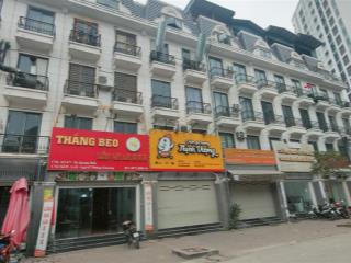 Cho thuê lk ngõ 67 phùng khoang,dt 70m2 mt 5m, kd ẩm thực,dv giá 32tr/th,có thang máy