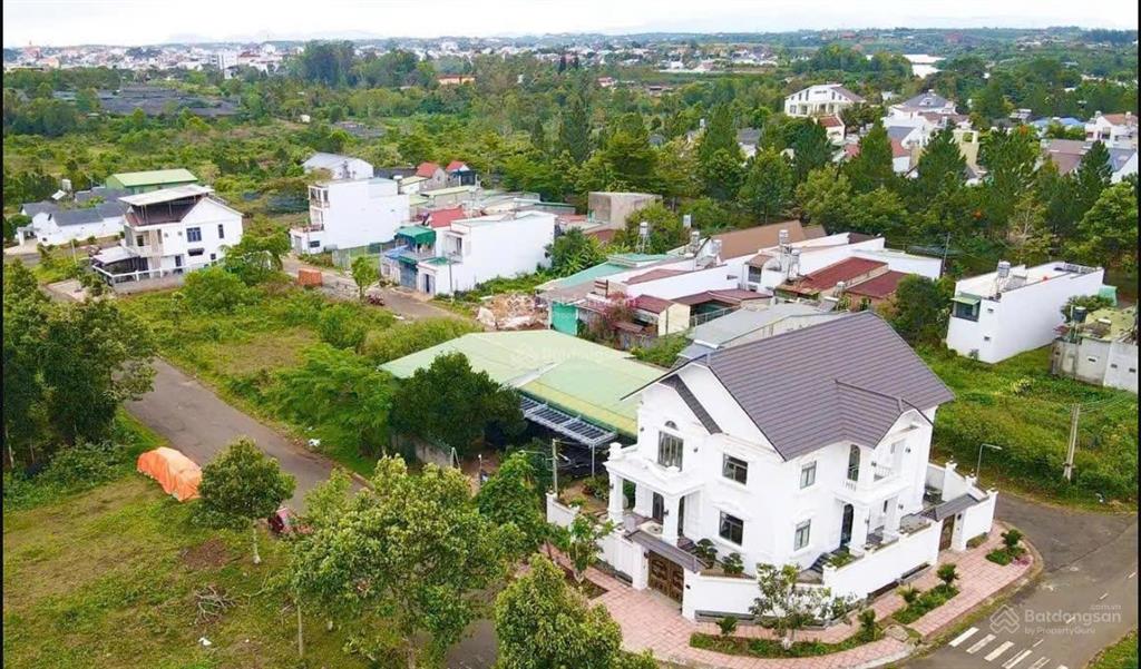 Đất biệt thự phạm ngọc thạch tt bảo lộc 16x24m 384m2 (thổ cư) 8tỷ tương lai view hồ trực diện