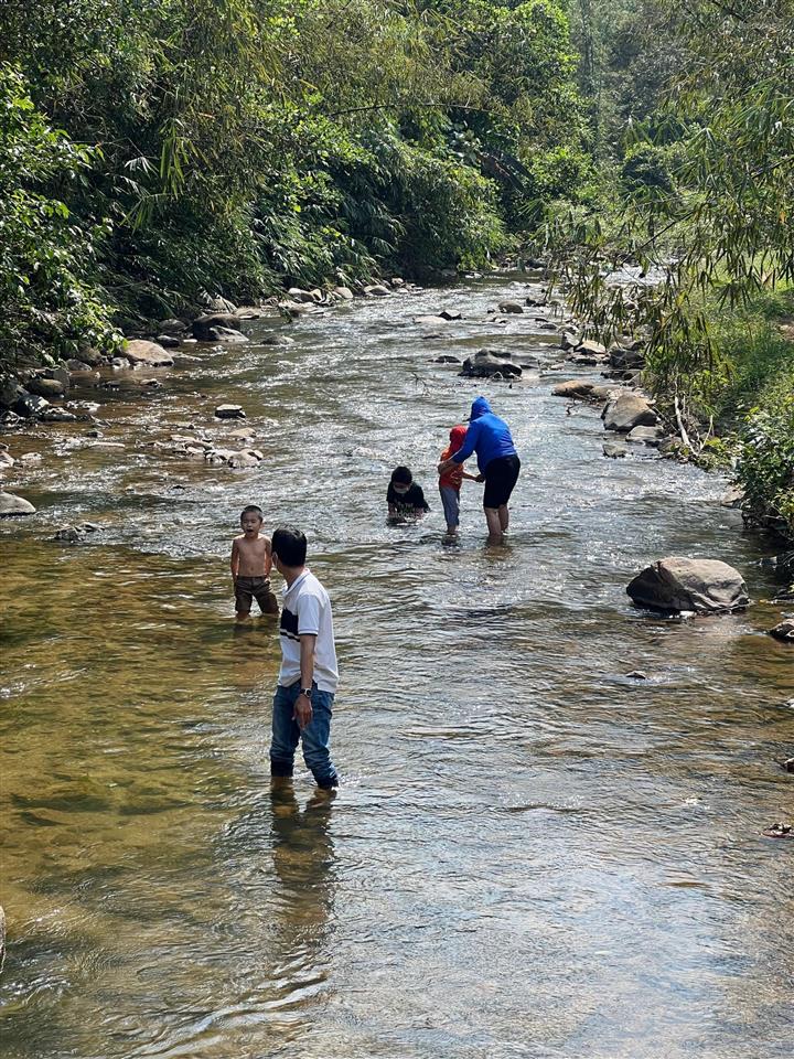 1,25tỷ có 1,3 sào vườn, có hơn 30m suối đá thị trấn đạ mri