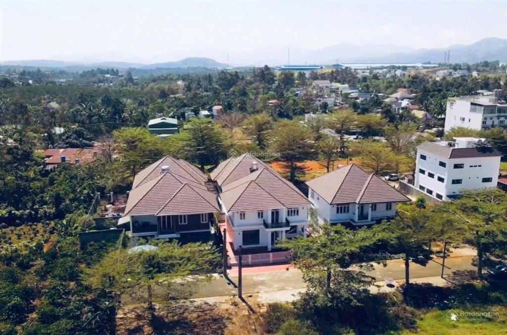 Biệt thự nghỉ dưỡng (300m2) sát bên quốc lộ 20 tp bảo lộc, giá chỉ 6,2 tỷ