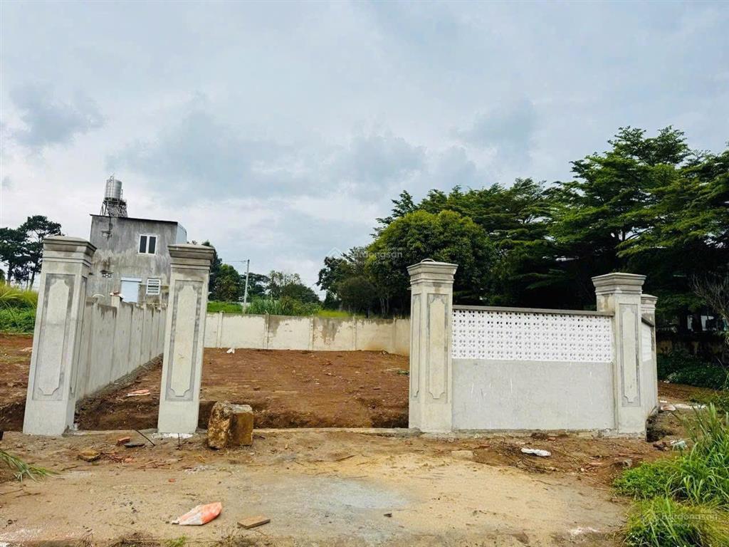 Lô biệt thự cách quốc lộ chỉ 50m, diện tích 350m2, pháp lý đầy đủ. giá 3,85 tỷ vnd