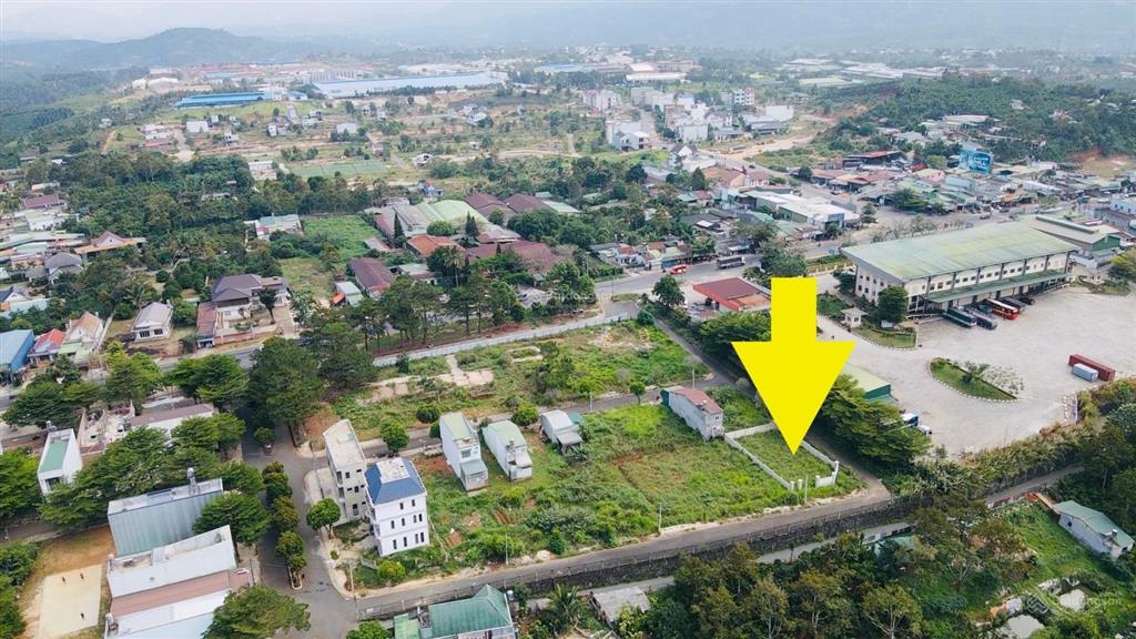 Lô biệt thự cách quốc lộ chỉ 50m, diện tích 350m2, pháp lý đầy đủ. giá 3,85 tỷ vnd