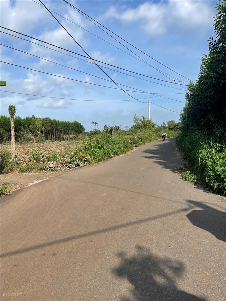 Bán lô góc 2 mặt tiền đường nhựa ngang 31m diện tích 348m2 có 80m2 thổ cư ngay gần kcn sonadizi