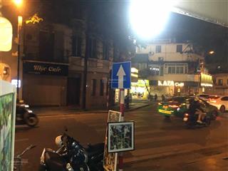 Cho thuê mặt phố tràng thi  góc hàng bông cửa nam 18m2/tầng, 3 tầng giá 20 triệu 0389 930 ***