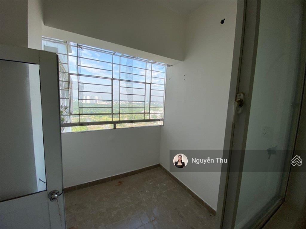 Bán 2pn 2wc 95m2 phú mỹ thuận view sông, sân phơi rộng. giá 2.35 tỷ.  0906 600 *** (thu)