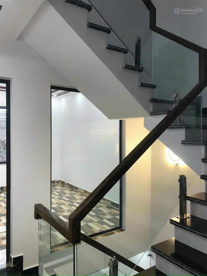 Bán nhà 4 tầng tại bến xe miền tây, ngay chân cầu niệm (đường quán trữ)