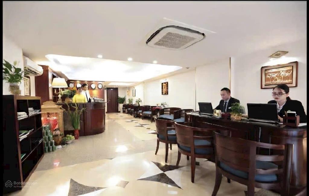 Khách sạn 11 tầng  doanh thu 1.2 tỷ/tháng  mặt phố hàng gà  trung tâm phố cổ hà nội !