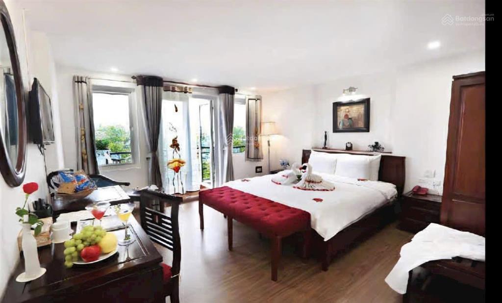 Khách sạn 11 tầng  doanh thu 1.2 tỷ/tháng  mặt phố hàng gà  trung tâm phố cổ hà nội !