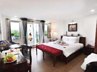 Khách sạn 11 tầng  doanh thu 1.2 tỷ/tháng  mặt phố hàng gà  trung tâm phố cổ hà nội !