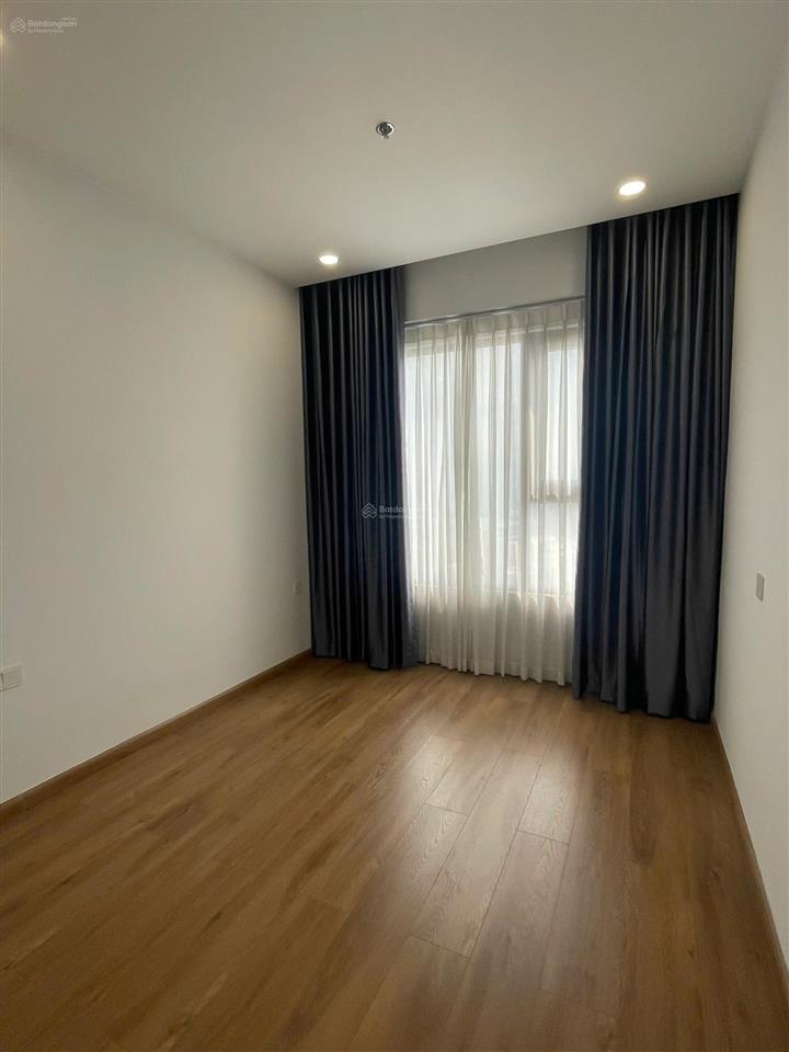 Chính chủ gửi bán căn hộ 2pn rivana giá 3,2 tỷ, sổ sẵn, hỗ trợ vay ngân hàng.  0909 806 ***