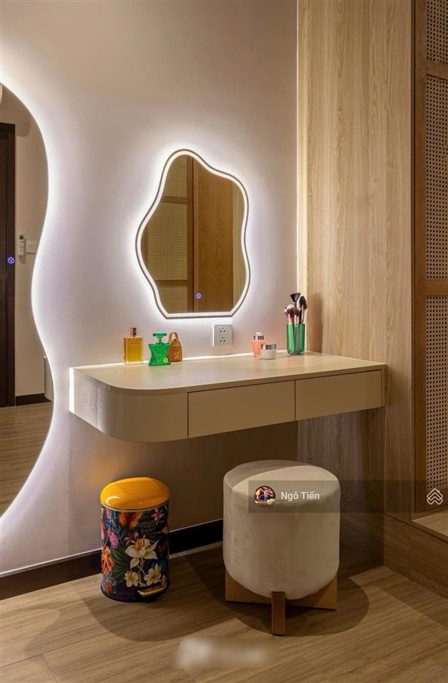 Nội thất 500tr rất tâm huyết làm để ở hiện nay kẹt tiền nên mới bán giá 2,199 tỷ căn 2pn 2wc 79m2