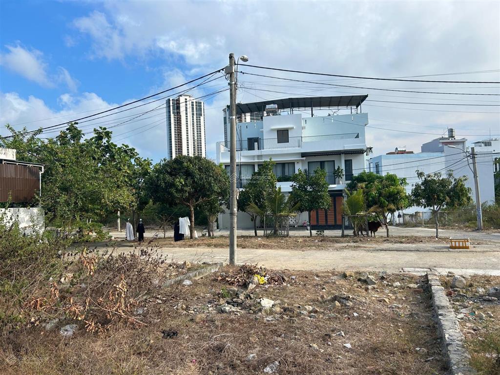 Chính chủ bán lô ở hòn xện, gần bến du thuyền nha trang, lô 128m2 mt 8m