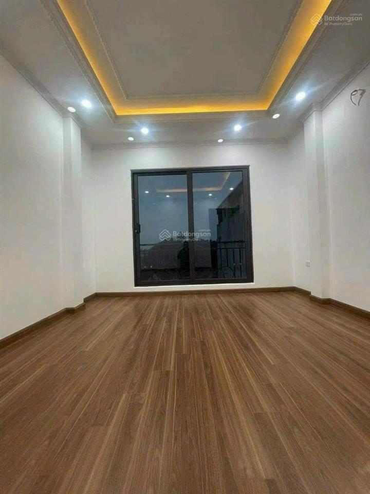 Nhà 5 tầng, ngõ rộng ô tô tránh, nội thất đủ, gần linh đàm. giá hơn 5 tỷx.  0964 502 ***