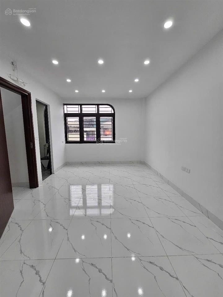 Nhà 5 tầng, ngõ rộng ô tô tránh, nội thất đủ, gần linh đàm. giá hơn 5 tỷx.  0964 502 ***