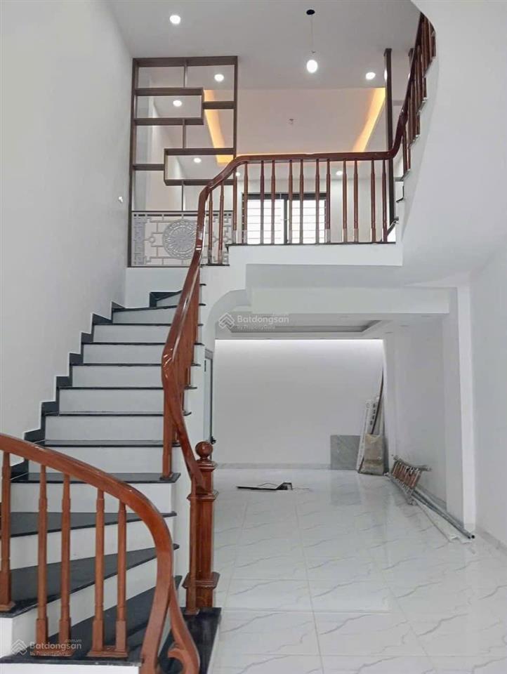 Nhà 5 tầng, ngõ rộng ô tô tránh, nội thất đủ, gần linh đàm. giá hơn 5 tỷx.  0964 502 ***