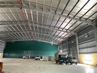 Cho thuê gấp kho xưởng kcn phú nghĩa. 1500m2 có cẩu trục, 600m2 sân rộng, 1600m2 bê tông 2 tầng
