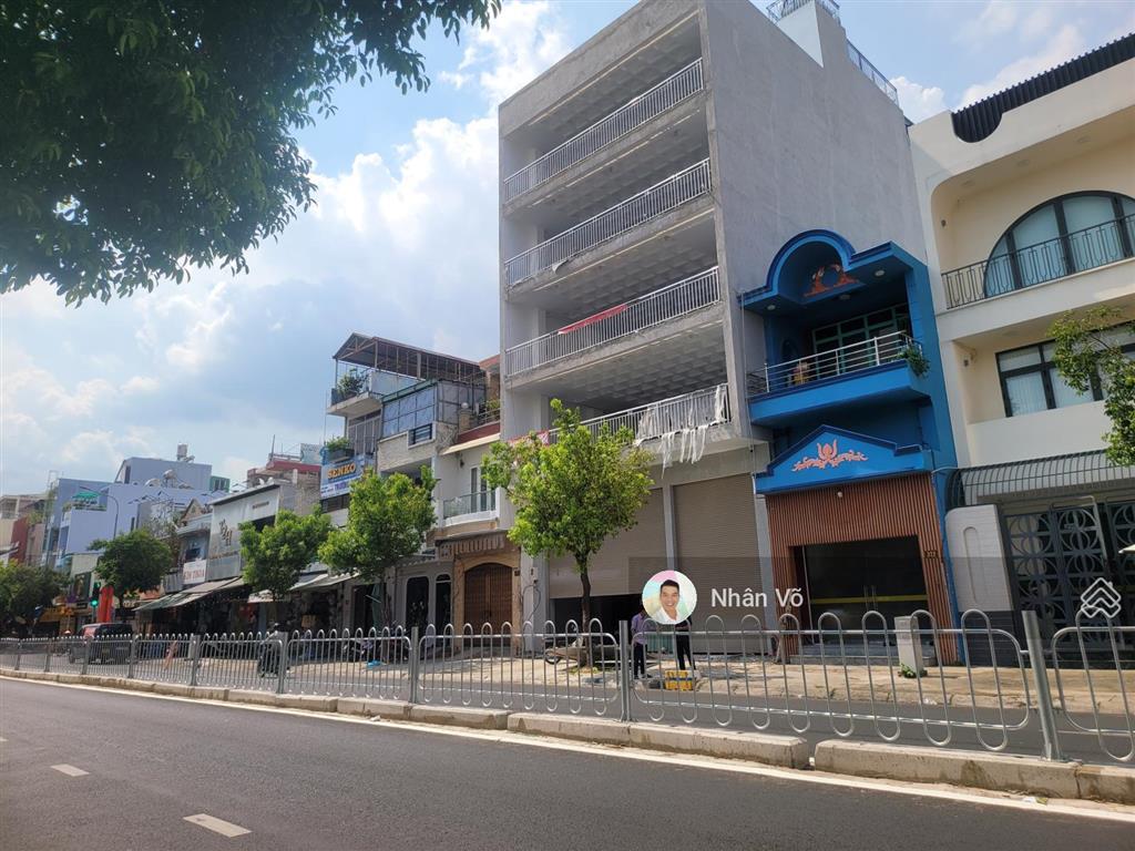 17 tỷ  dt 4.5mx18m, đúc 4 tầng. mtkd đường 24m nguyễn sơn vị trí đẹp gần ngã 4 văn cao